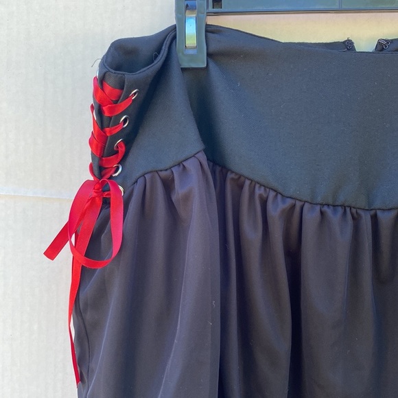 Hot topic Womens plus size 2X black & red side lace up ruffle skirt gothic punk - Picture 4 of 7